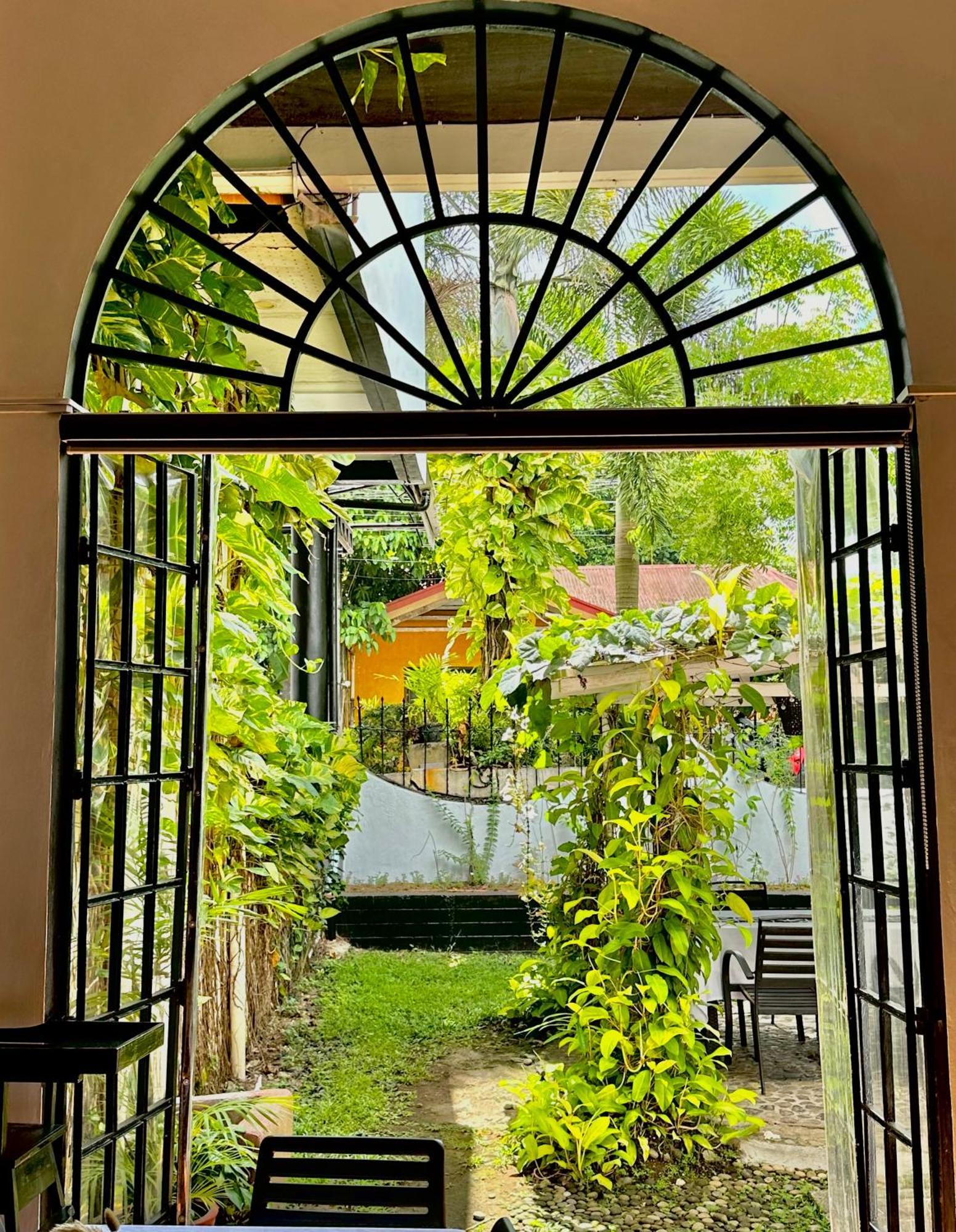 Fernando'S Hotel Sorsogon Zewnętrze zdjęcie